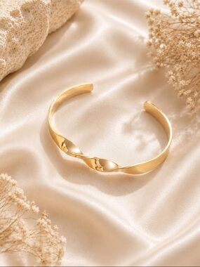 Bracelet (Cuff)